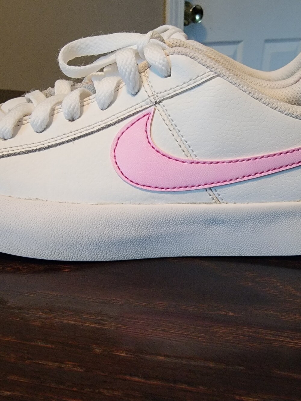 Nike Women’s White Sneakers with Pink Swoosh Accent